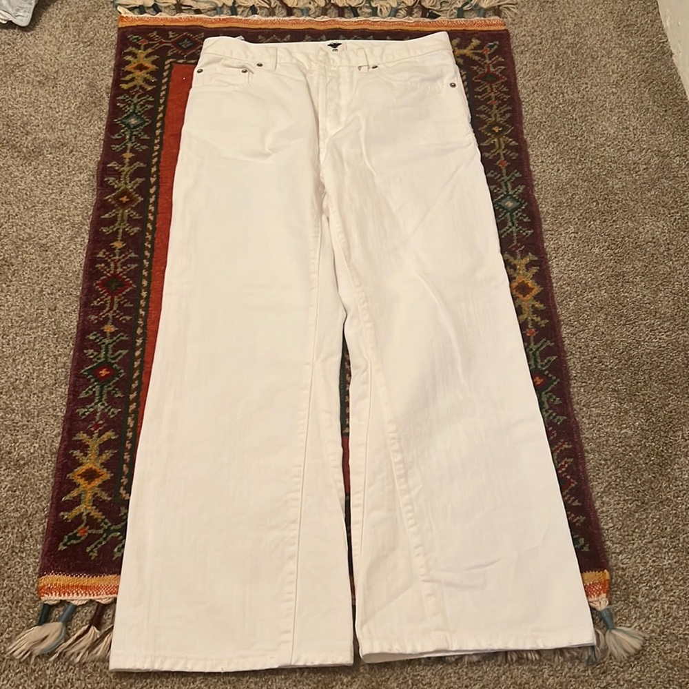 Dior white pants. US 6